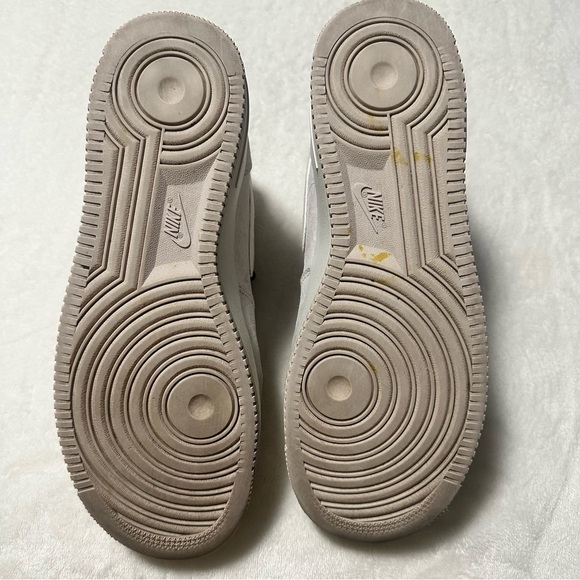 Nike Cream and Black High-Top Sneakers Nike Air Force 1 High sneakers - Picture 6 of 7